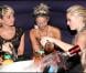 Shine entourée de copines, dont la chérie de Bastien, célèbrent et trinquent à leur notoriété éphémère (27 août 2010 au Six Seven de Paris)