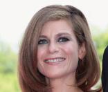 Marina Foïs porte une manchette de la maison Jaeger-LeCoultre lors du festival de Venise le 2 septembre 2010 