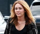 Miley Cyrus se rend chez Panera Bread pour déjeuner avec son frère Braison, jeudi 9 septembre.