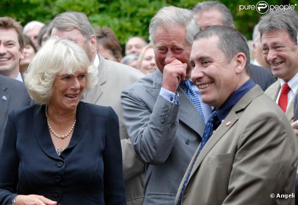 Clarence House, le 10 septembre 2010 : le prince Charles et Camilla Parker Bowles piquent un fou rire mémorable devant les 16 chats d'un orgue très spécial !