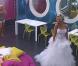 Amélie essaye sa robe de mariée