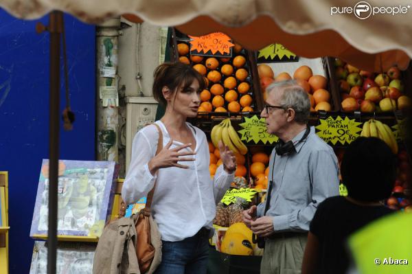 Carla Bruni sur le tournage de Minuit à Paris sous la direction de Woody Allen en juillet 2010