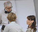 Carla Bruni sur le tournage de Minuit à Paris sous la direction de Woody Allen en juillet 2010
