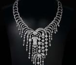 Collier en platine et brillants porté par Monica Bellucci - Grand Palais, 13 septembre 2010