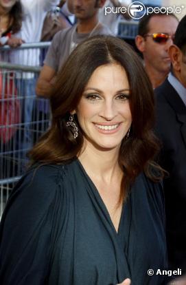 Julia Roberts éblouissante à l'avant première de son film sur les Champs Elysées le dimanche 19 septembre 2010
