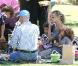 Heidi Klum et ses enfants Leni, Lou, Johan et Henry au parc, à Beverly Hills, le 19 septembre 2010