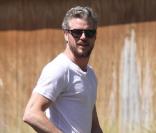 Eric Dane rejoint les deux femmes de sa vie, le 17 septembre 2010, à Beverly Hills