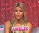 Amélie se rend au confessionnal pour adresser un message à La Voix.  