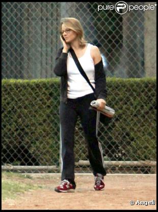 Jodie Foster assiste au match de foot de son fils (28 septembre 2010, Los Angeles)