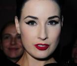 Dita Von Teese ors du défilé Gaultier à Paris le 2 octobre 2010