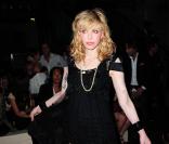 Courtney Love lors du défilé Givenchy à Paris, le 3 octobre 2010