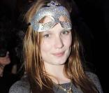 Ana Girardot à l'occasion de la soirée  Grazia , qui s'est tenue à l'Opéra Garnier, à Paris, le 5 octobre 2010.