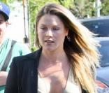 Ali Larter faisant du shopping à Los Angeles, le 7 octobre 2010