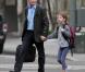Michael Douglas emmène sa fille Carys à l'école, New York le 7 octobre 2010