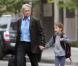 Michael Douglas emmène sa fille Carys à l'école, New York le 7 octobre 2010
