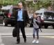 Michael Douglas emmène sa fille Carys à l'école, New York le 7 octobre 2010