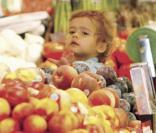 Jessica Alba, Cash Warren et leur fille Honor au supermarché à Los Angeles le 10/10/10