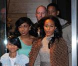 Will, Jada Pinkett Smith et leur fille Willow à la sortie d\'un hôtel new-yorkais, le 18 octobre 2010