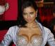 La sublime Adriana Lima présente son soutien-gorge à 2 millions de dollars à la boutique Victoria's Secret du quartier de SoHo à New York, le 20 octobre 2010.