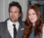 Mark Ruffalo et Julianne Moore, à l\'occasion de l\'avant-première de <em>The kids are all right</em>, présenté dans le cadre du London Film Festival, à Londres, le 25 octobre 2010.
