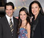 Mimi Rogers en famille, à l'occasion de l'avant-première de  Unstoppable , au Regency Village Theatre de Westwood, à Los Angeles, le 26 octobre 2010.