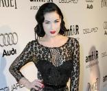 Dita Von Teese lors du gala de l'amfAR's au Chateau Marmont dont les bénéfices sont reversés à la fondation qui oeuvre pour la recherche contre le sida le 27 octobre 2010 à Los Angeles 