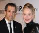 Sharon Stone et Kenneth Cole lors du gala de l'amfAR's au Chateau Marmont dont les bénéfices sont reversés à la fondation qui oeuvre pour la recherche contre le sida le 27 octobre 2010 à Los Angeles 