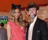 Jennifer Hawkins et Milliner Richard Nylon lors de la Emirates Melbourne Cup durant le Melbourne Cup Carnival en Australie le 2 novembre 2010