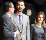 Letizia d'Espagne et son époux Felipe ont visité une célèbre cave à vin à Jaen en Espagne le 3 novembre 2010.