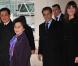 Nicolas et Carla Sarkozy accueillent le président Hu Jintao et sa femme à Orly, le 4 novembre 2010