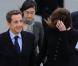 Carla Bruni et Nicolas Sarkozy accueillent le président Hu Jintao et sa femme à Orly le 4 novembre 2010