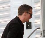 L'acteur Alexander Skargard se rend dans la loge de sa petite amie Kate Bosworth le mardi 09 novembre 2010 à Los Angeles.