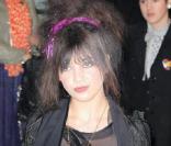 En matière de mode, Daisy Lowe ose tout sous-vêtements apparents et chaussures bicolores même pas peur !