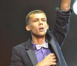 Stromae lors de la remise du prix Constantin à L'Olympia à Paris le 12 novembre 2010