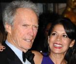 Clint Eastwood et sa femme Dina Ruiz, lors de la grande cérémonie des Governors Awards, qui s'est tenue à Los Angeles, le 13 novembre 2010.
