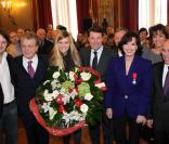 Denise Fabre : Entourée des siens, elle reçoit un prestigieux hommage !