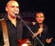 Nikos Aliagas et le groupe Bazooka Mandarine sur la scène du Petit journal montparnasse, à Paris, le 16 novembre 2010