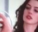 Anne Hathaway dans Love et autres drogues , en salles le 29 décembre 2010.