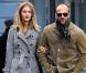 Jason Statham et Rosie Huntington-Whiteley lors d'une promenade en amoureux à West Village, à New York, le 28 novembre 2010.