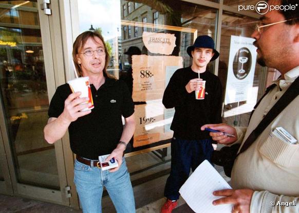 Phil Rudd d'AC/DC à Göteborg, Suède, 2001 