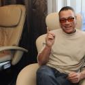 Jean-Claude Van Damme, délirant, pète les plombs à cause d'un réal' de pub !