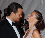 Le top model Gisele Bündchen et son très sexy quaterback, Tom Brady, mariés depuis un an et déjà parents d'un ravissant petit Benjamin.   