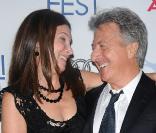 Après 20 ans de mariage, quatre enfants et deux petits-enfants, l'acteur Dustin Hoffman est toujours aussi épris de sa femme, Lisa. A 71 ans, l'éternel lauréat a le coeur qui bat! 
