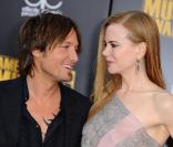 Après quatre ans de mariage, le chanteur de musique country, Keith Urban regarde toujours aussi amoureusement sa femme, la sublime actrice Nicole Kidman.  