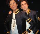 Mika inaugure sa statue de cire au musée Grévin à Paris, lundi 6 décembre.