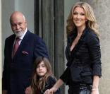 Céline Dion en compagnie de René Angelil et leur fils René-Charles arrivant à L'Elysée en mai 2008 