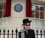Yoko Ono inaugure une plaque au 34 Montagu Square, à Londres, le 22 octobre 2010 