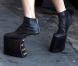 Lady Gaga arrive puis sort des studios Meccaniche à Milan au début du mois de décembre 2010 en Italie