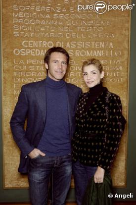 Clotilde Courau et Emmanuel Philibert de Savoie visitant l'hôpital de San Raffaele à Milan le 1er décembre 2010