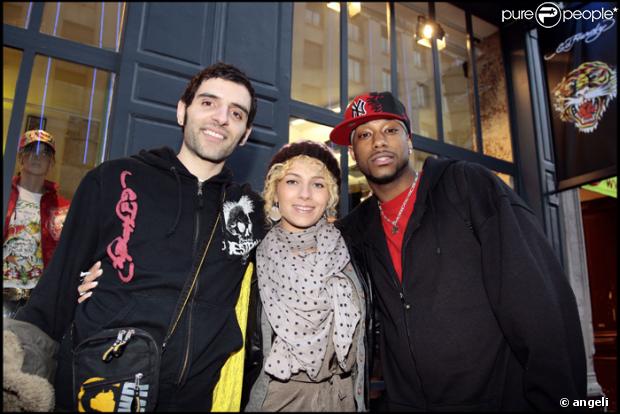 Pierre, Maureen et Mathieu Edward à l'ouverture de la boutique Ed Hardy à Paris, le 15/04/08